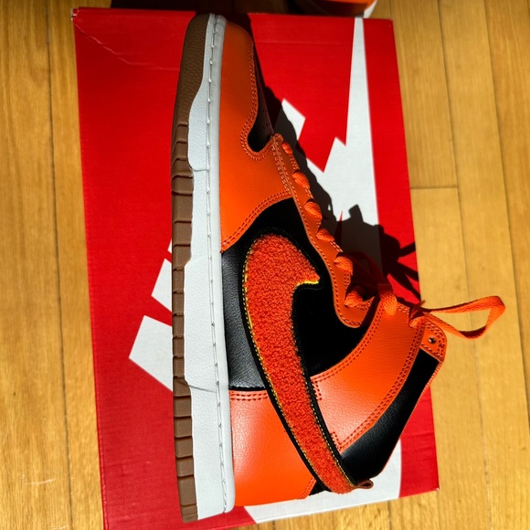 NIKE Retro Dunks - Picture 4 of 5